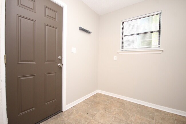 Building Photo - 2BR/1BA North Pensacola Home Near UWF with Fireplace, No Carpet & Fully Fenced Backyard