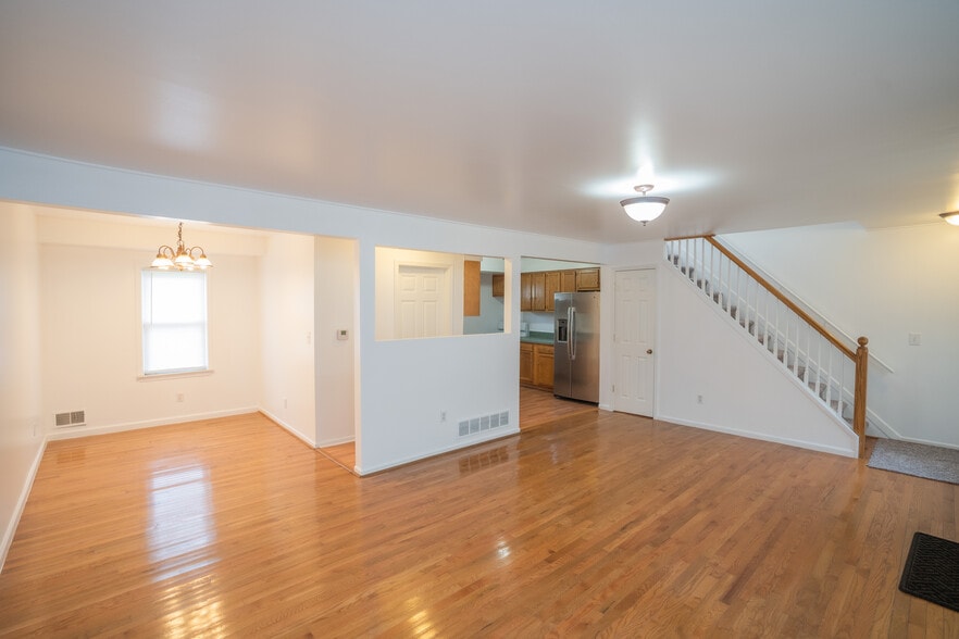 Building Photo - 23060 Berdeno Ave