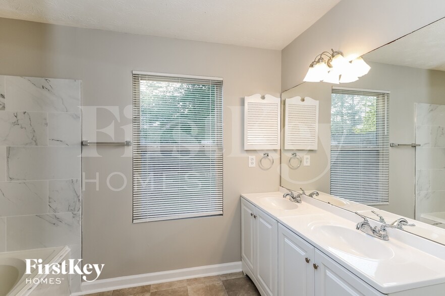 Building Photo - 206 Red Oak Dr