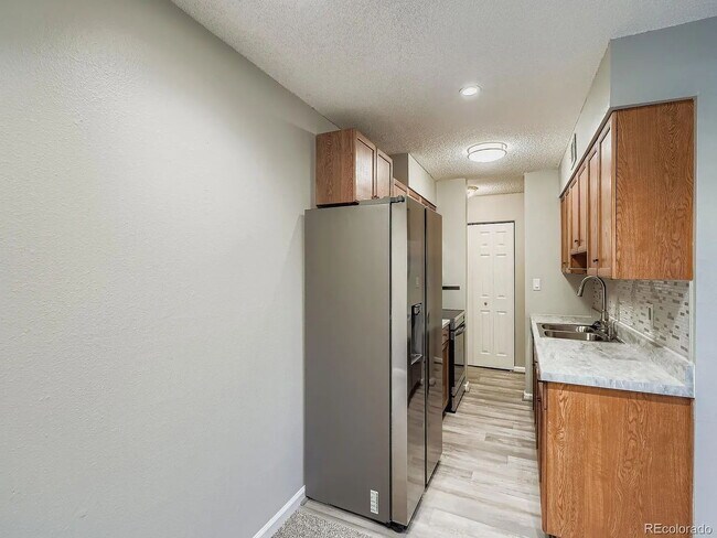 Building Photo - Welcome Home to this cozy condo in Highline Meadows!