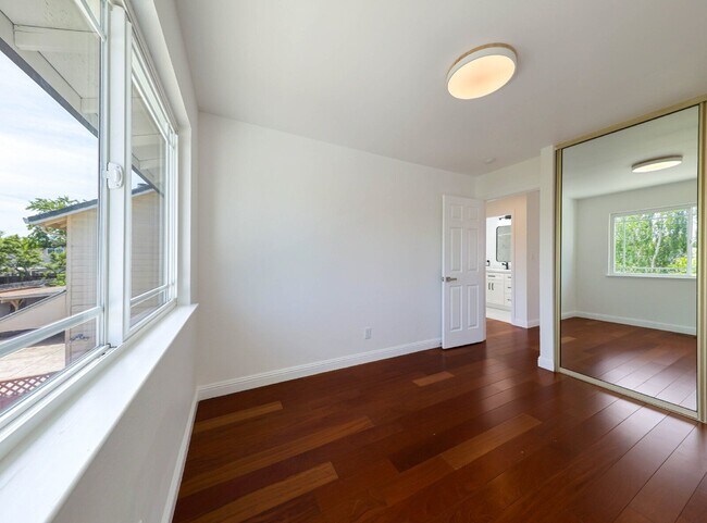 Building Photo - 3104 San Andreas Dr