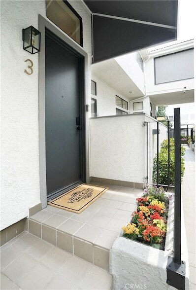 Building Photo - 14025 Riverside Dr