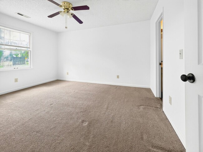 Building Photo - 6209 Friar Tuck Dr NW