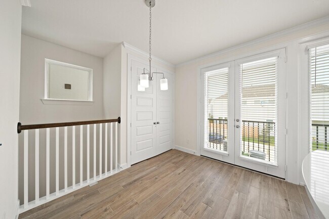 Building Photo - 13305 Moncloa Dr