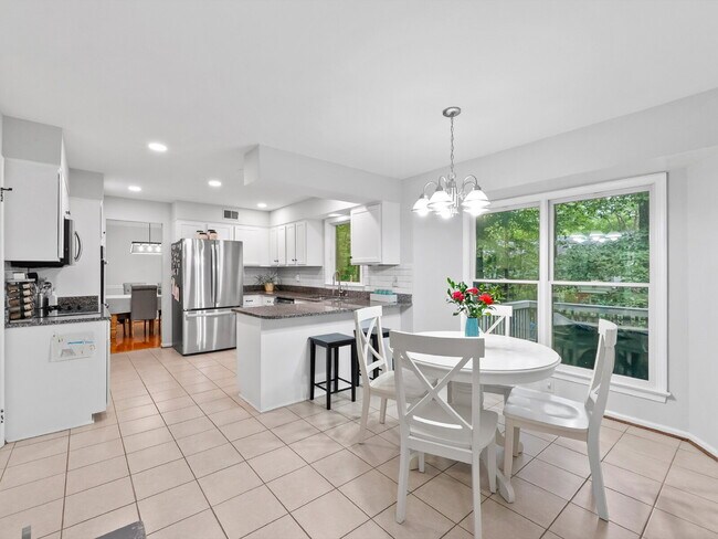 Building Photo - "Spacious 4-Bed Oasis with Scenic Views an...