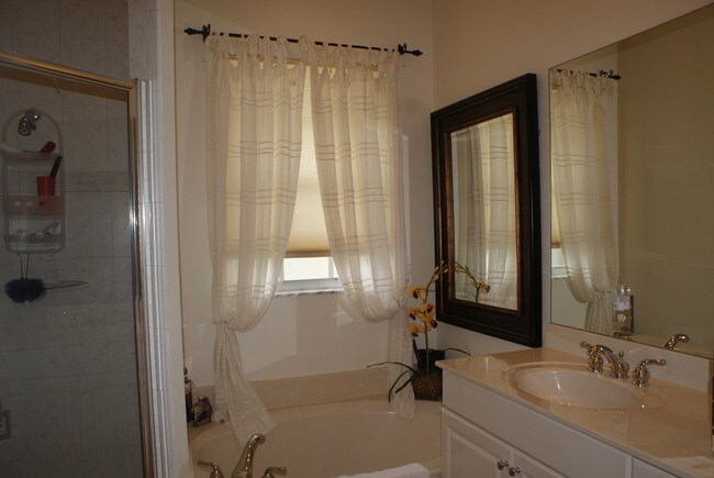 master bathroom - 3240 Fairway Cir