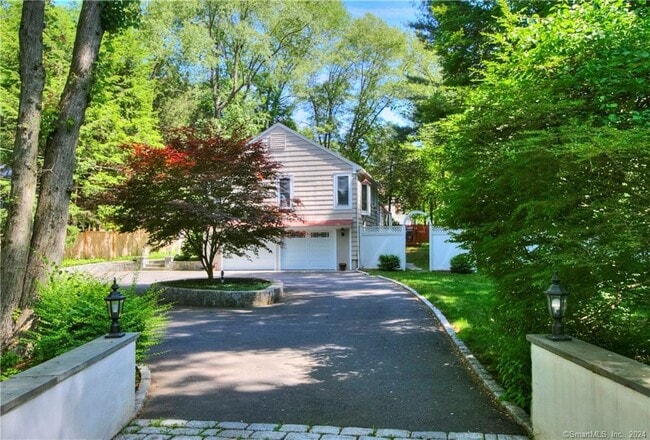 Building Photo - 8 Lone Pine Ln