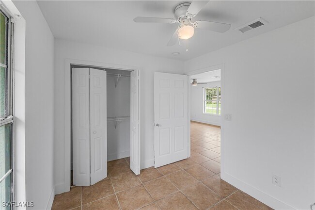 Building Photo - 803 Monroe Dr