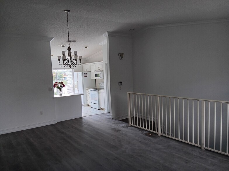 Building Photo - 6940 NW 173rd Dr