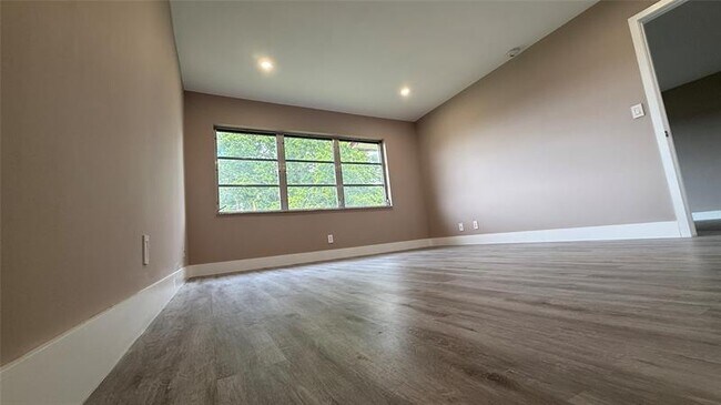 Building Photo - 8962 S Hollybrook Blvd