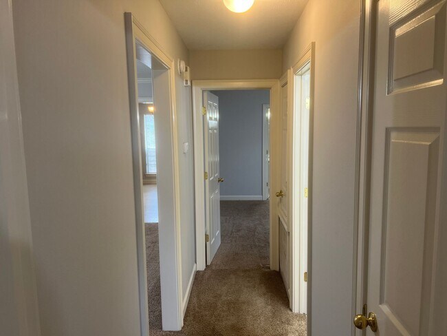 Building Photo - 2 Bed 2 Bath Duplex