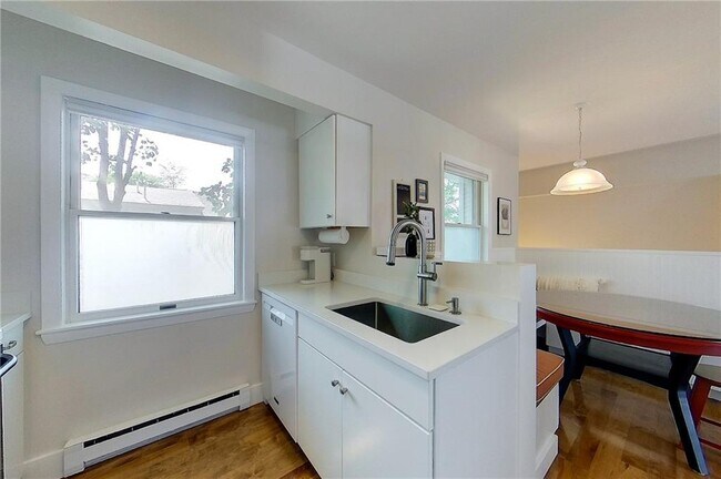 Building Photo - 364 Bellevue Ave