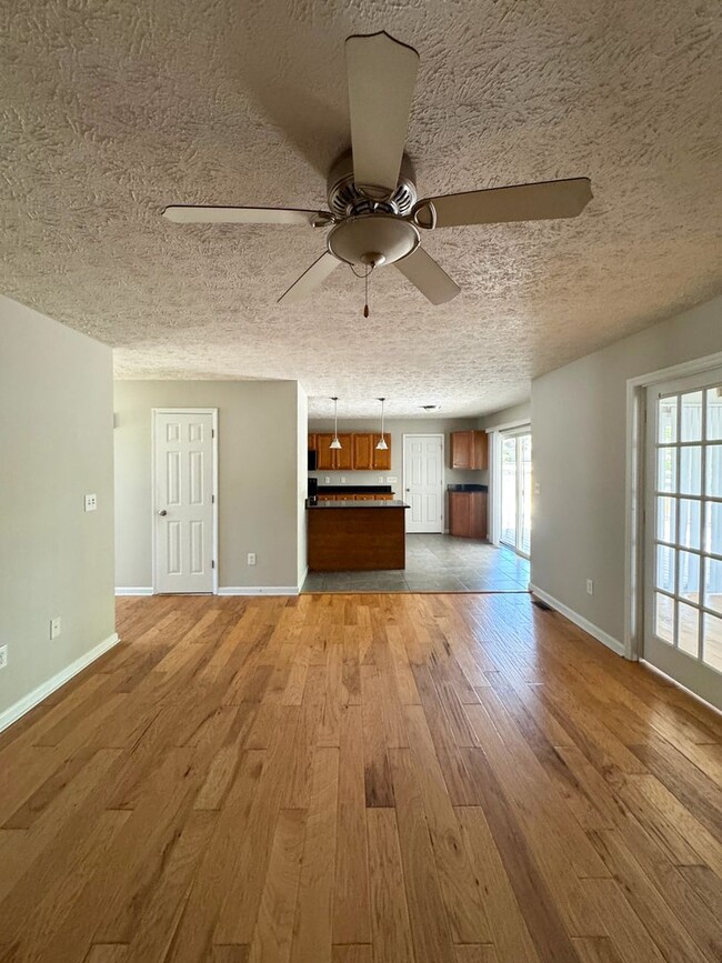 Building Photo - Spacious 4 Bed 2.5 Bath Home in Carolina Lakes