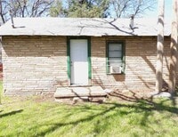 Building Photo - 1214 SW D Ave