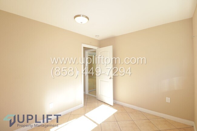 Building Photo - 5 Bedroom 2 Bath Home In Oceanside ** Move In Special $300 Off First Month's Rent**