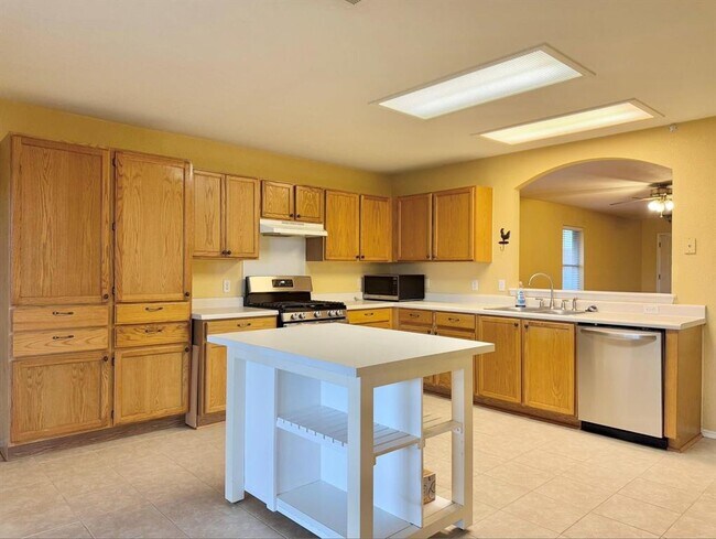 Building Photo - 1601 Lloydminister Way