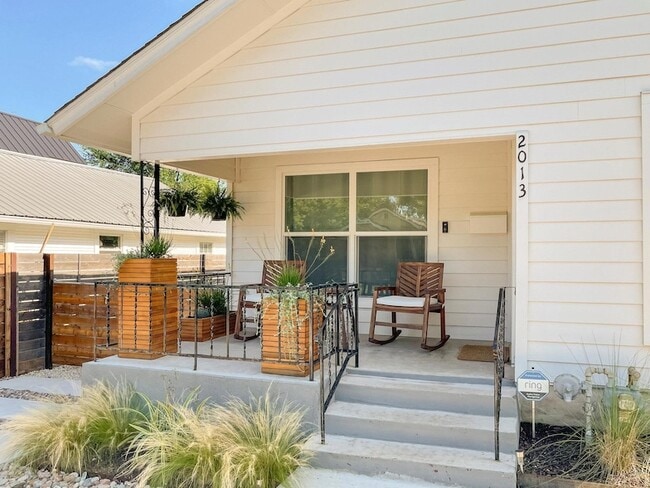 Building Photo - 2013 Tillotson Ave