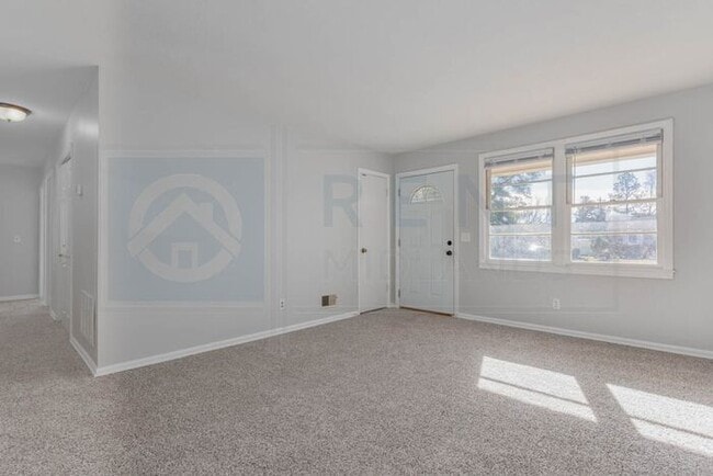 Building Photo - Updated 3/1 in Blythewood!