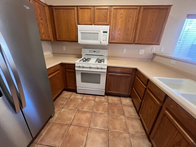 Building Photo - 3 Bed, 2.5 Bath home with Solar Panels!