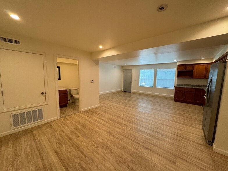 Building Photo - 1551 Santa Clara Ave