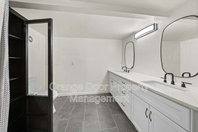 Building Photo - 4512 N Orchard St