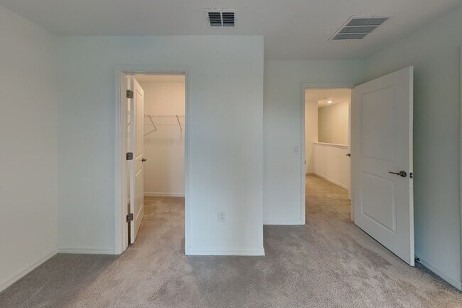 Building Photo - 4830 Revolutionary Wy