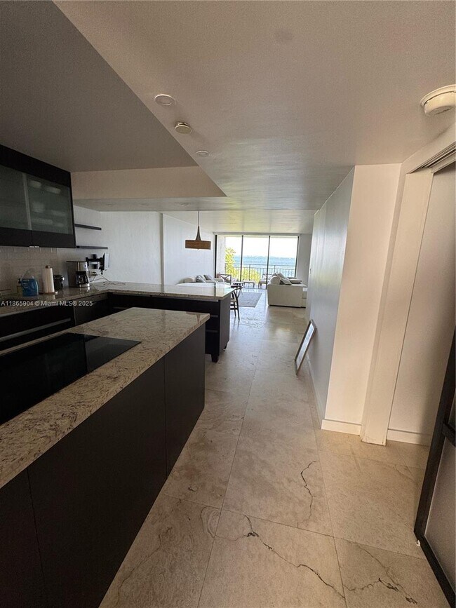 Building Photo - 1632 S Bayshore Ct