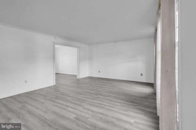 Building Photo - 5 Greenleigh Cir