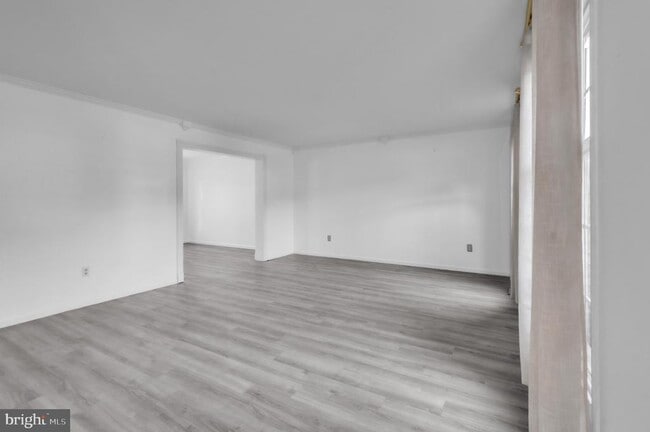 Building Photo - 5 Greenleigh Cir