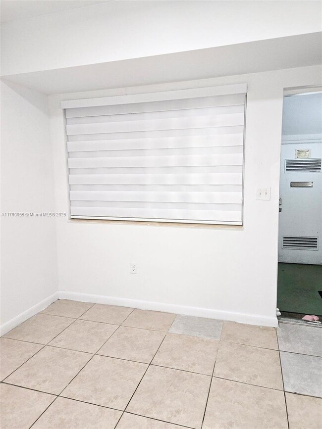 Building Photo - 7130 Rue Versailles Dr