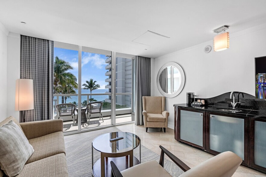 Building Photo - 4391 Collins Ave