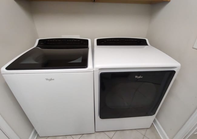 Building Photo - SPACIOUS WATERFRONT 3 bed/3.5 bath with loft/flex space