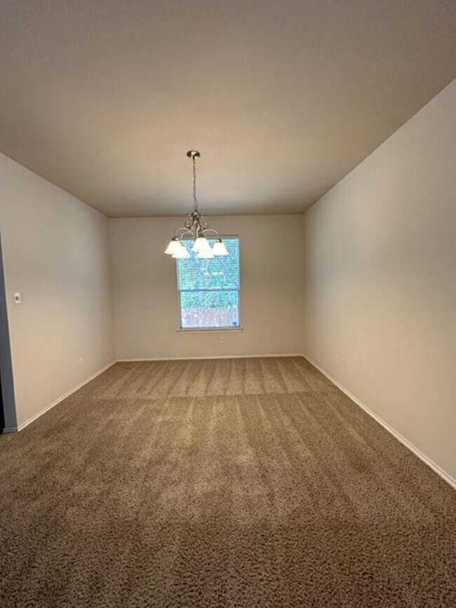 Building Photo - Wonderful home is South Austin. Great loca...