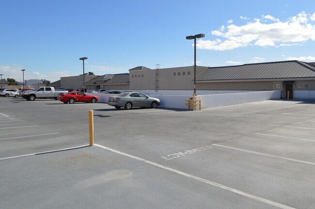 Building Photo - 1701 E Colter St