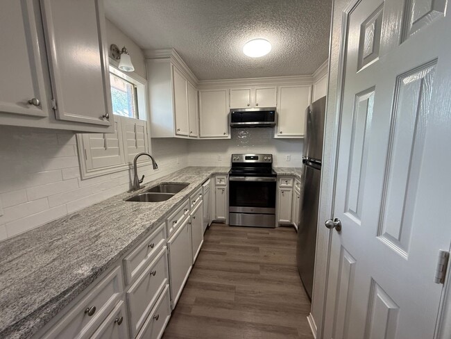 Building Photo - Available NOW ***1/2 off the first months ...