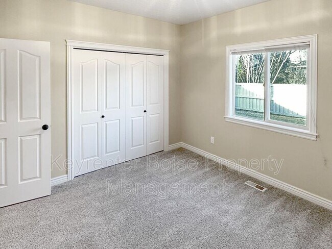 Building Photo - 538 E Halpin Dr