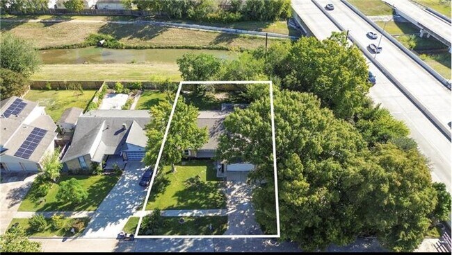 Building Photo - 4123 Cedar Gardens Dr