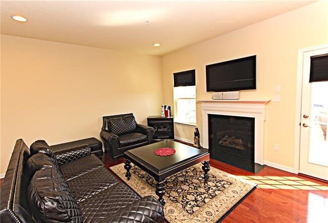 Building Photo - 718 Rosecliff Rd