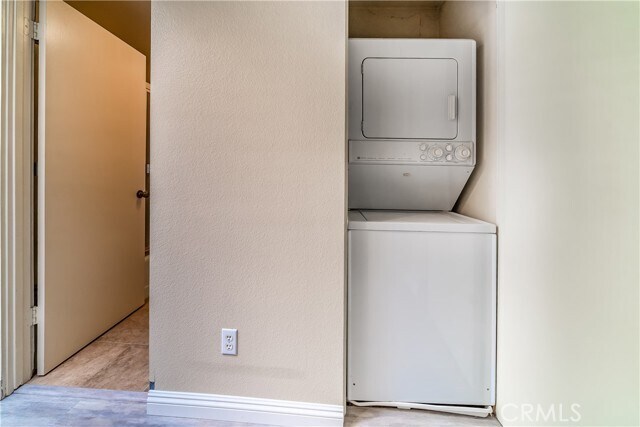 Building Photo - 13236 Valleyheart Dr