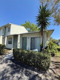 Building Photo - 873 Crystal Lake Dr