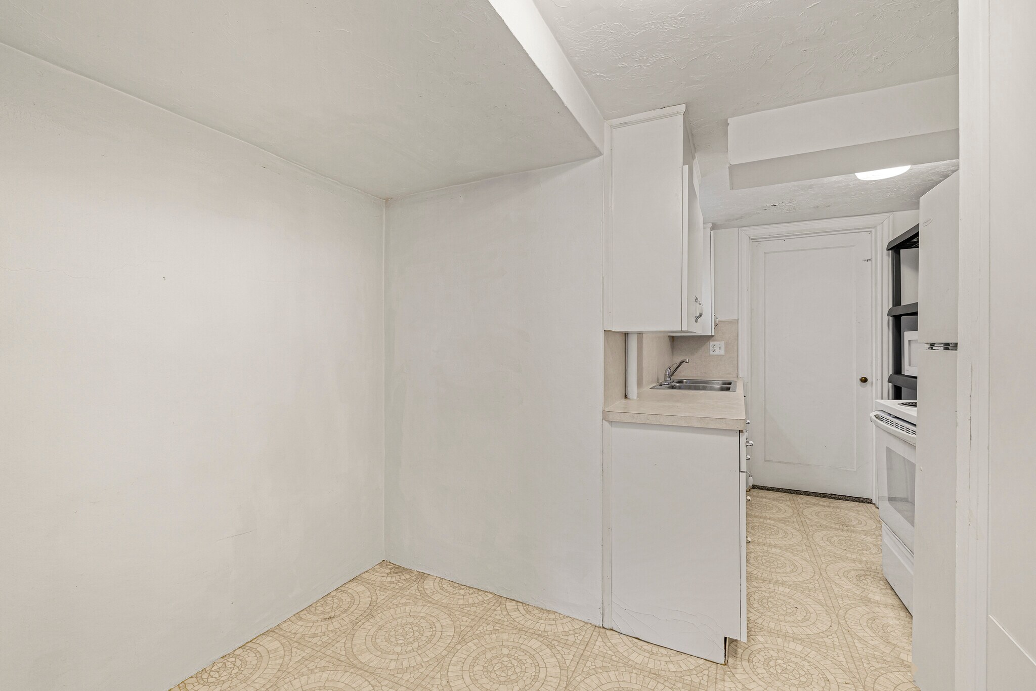 Building Photo - 225 E 2nd S