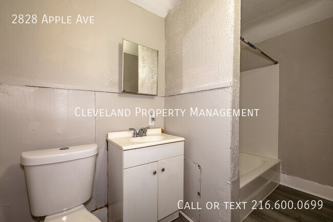 Building Photo - 2828 Apple Ave