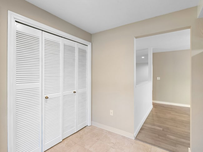 Building Photo - 1107 Meadowview Ct