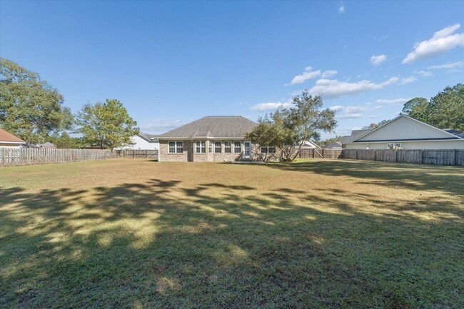 Building Photo - AVAILABLE NOW! (Pet Friendly)