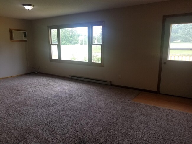 Building Photo - 75 Willow St SE