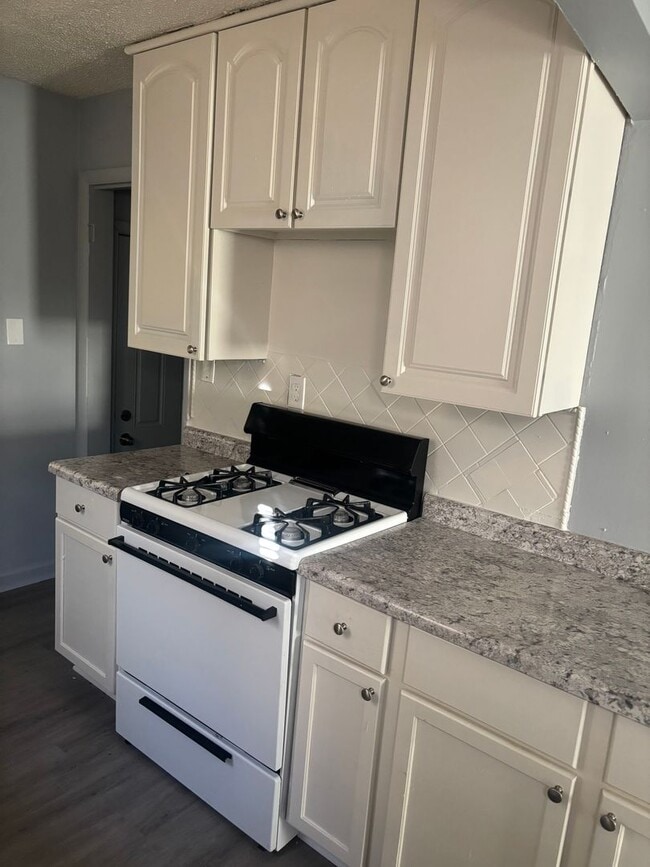 Building Photo - Updated Home In Detroit