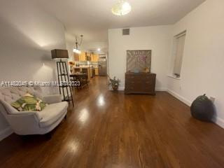 Building Photo - 2870 Pine Tree Dr
