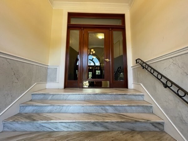 Building Photo - 69 Park Dr