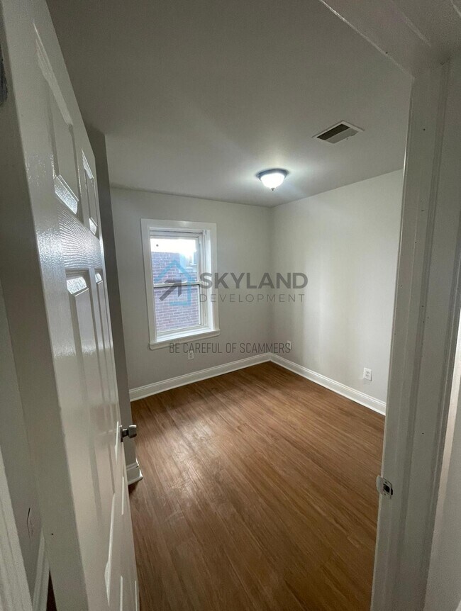 Building Photo - 1519 N 60th St