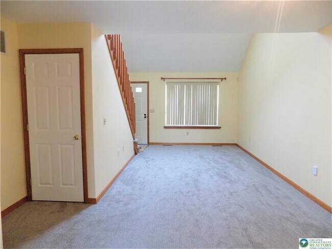 Building Photo - 2733 Victoria Ln